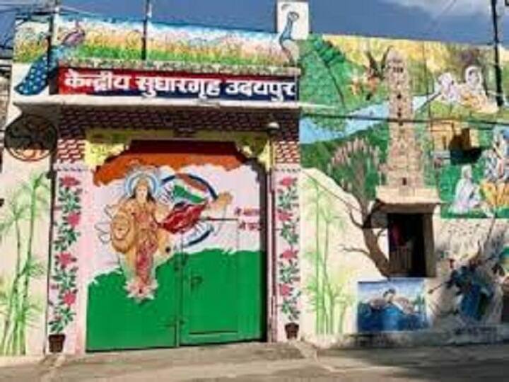 Rajasthan News Hemp and mobile found from prisoners in Udaipur Central Jail ann Rajasthan: 100 से ज्यादा पुलिसकर्मियों के उदयपुर सेंट्रल जेल में धावा, कैदियों के पास गांजा-मोबाइल मिले