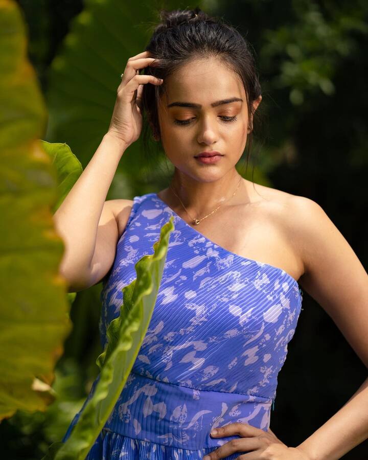 సీరియల్స్ ద్వారా కంటే బిగ్ బాస్ ద్వారానే ఎక్కువ ఫేమస్ అయ్యింది శ్రీసత్య. Image credit: Sri Sathya/Instagram