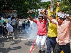 Karnataka Chief Minister: सिद्धारमैया के गांव में जश्न का माहौल, नाचते, दूध चढ़ाते दिखे समर्थक