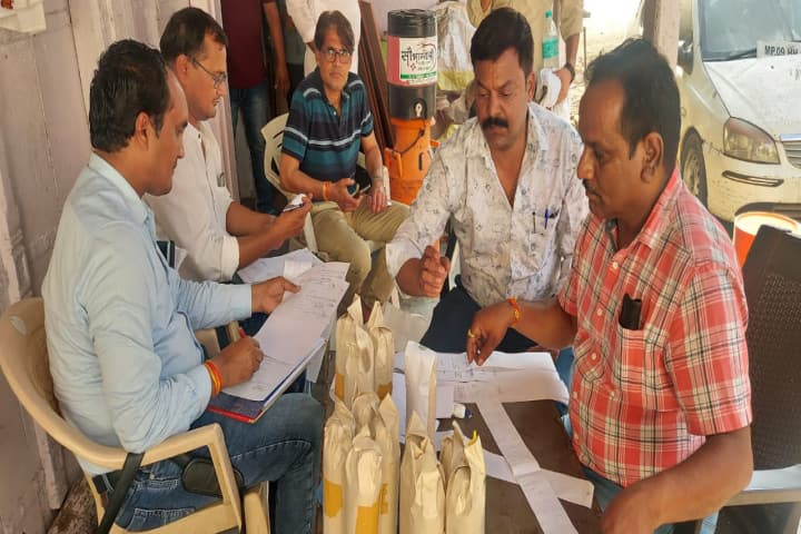 MP News Counterfeit goods worth one crore seized in seven days in Ujjain ann MP News: उज्जैन कैसे बन गया 'मिलावट की मंडी', सिर्फ सात दिन में एक करोड़ का नकली माल बरामद