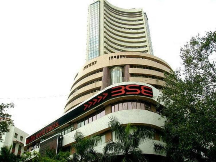 Sensex cracks over 900 points in just 2 days. 5 factors upsetting the bulls Share Market: சரிவுடன் நிறைவடைந்த பங்குச்சந்தை...! சென்செக்ஸ் 300 புள்ளிகள் வரை சரிவு..!