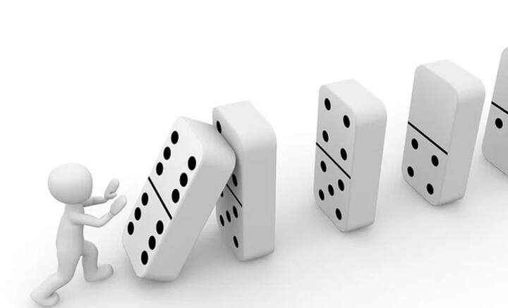 প্রেমের সম্পর্ক হোক বা সামাজিক অন্য যে কোনও সম্পর্ক, একটা সময় আসে যখন অধিকার বোধ কর্তৃত্ব ফলানোয় পর্যবসিত হয়। সারাক্ষণ ছড়ি ঘোরানো, নিয়ন্ত্রণ করার প্রচেষ্টা লক্ষ্য করা যায়।