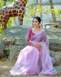 పింక్ దుస్తుల్లో గులాబిని తలపిస్తున్న సదా