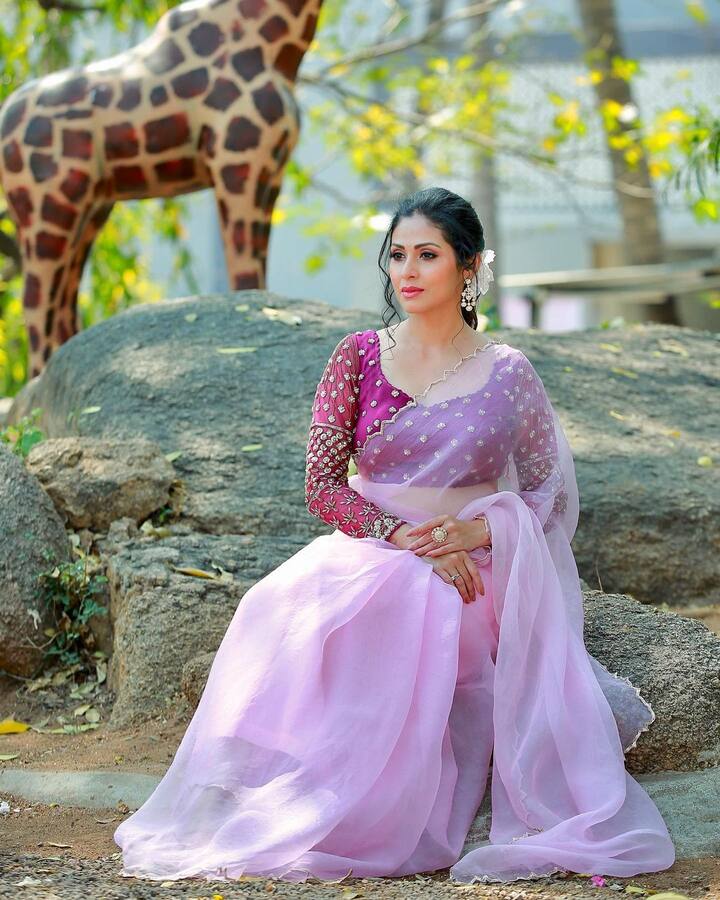 సదా ఢీ రియాలిటీ డాన్స్ షోకు రెండు సీజన్లలో జడ్జిగా వ్యవహరించారు.