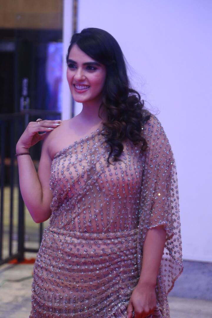 కావ్య థాపర్ లేటెస్ట్ ఫోటోలను ఇక్కడ చూడండి.