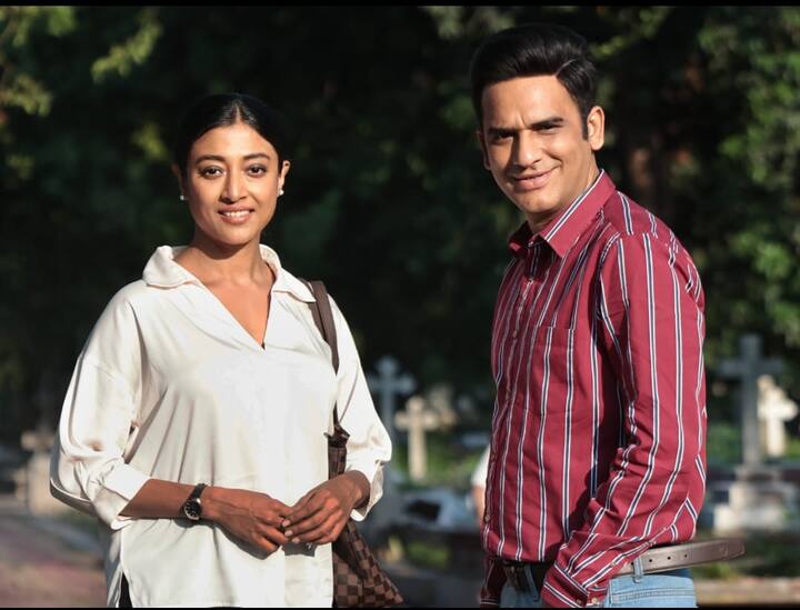 আজ নিজেই সোশ্য়াল মিডিয়ায় ছবির একাধিক স্টিল ছবি শেয়ার করেছেন  ঋত্বিক।