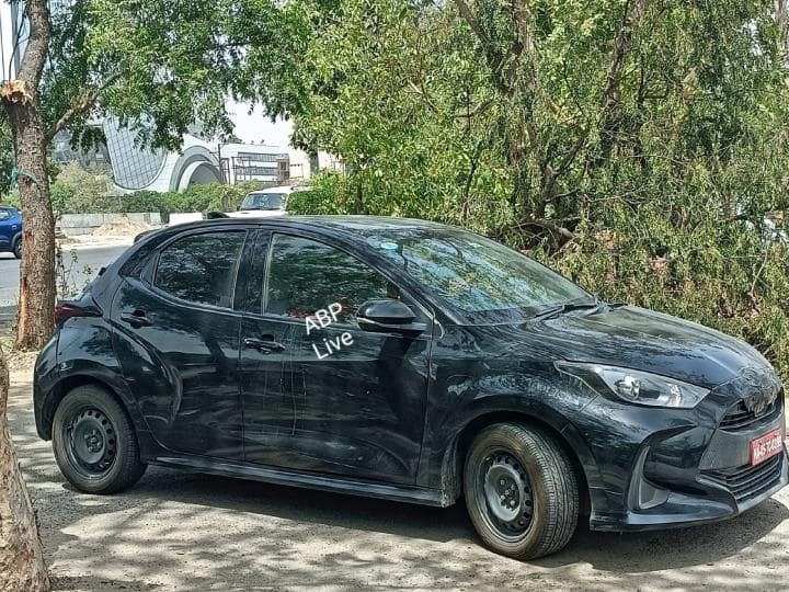Toyota Yaris: टेस्टिंग के दौरान स्पॉट हुई टोयोटा यारिस हैचबैक, भारत में हो सकती है लॉन्च