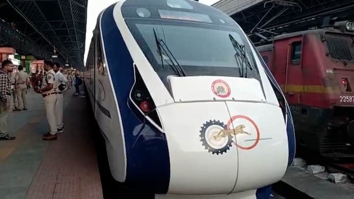 ১৬ কামরার বন্দে ভারতে দুইটি শ্রেণি থাকবে। একটি সাধারণ শ্রেণি এবং অপরটি এগজ়িকিউটিভ শ্রেণি। বন্দে ভারতের চেয়ার কারে হাওড়া থেকে পুরী যেতে খরচ পড়বে ১ হাজার ২৬৫ টাকা।