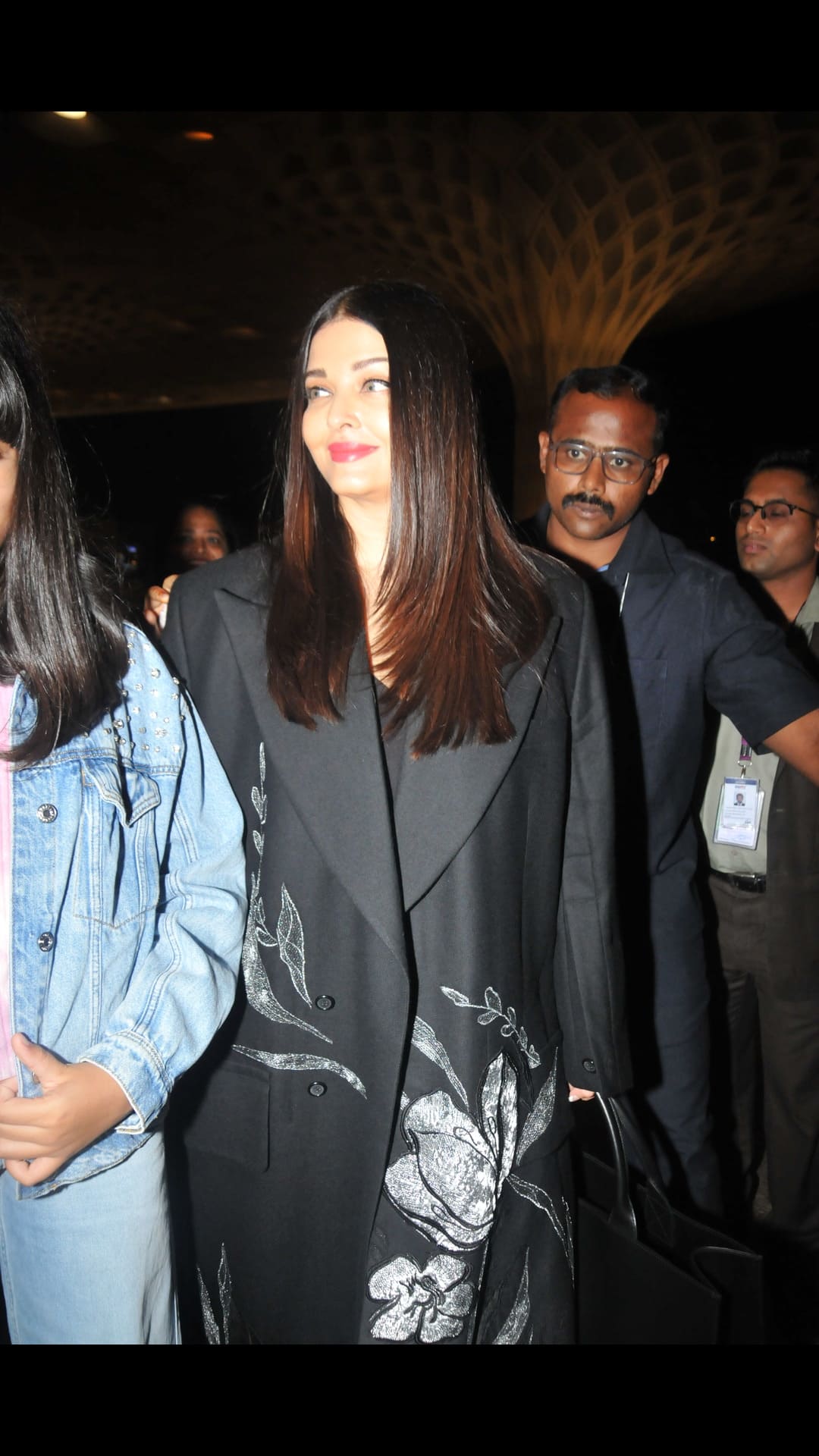 Aishwarya Rai Bachchan in all-black outfit leaves for Cannes with