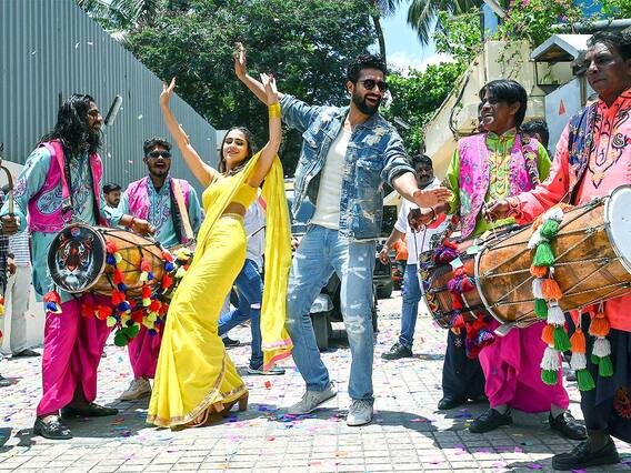 Zara Hatke Zara Bachke Trailer Review | Vicky Kaushal और Sara Ali Khan कुछ नया करेंगे ? | ENT LIVE