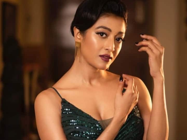 पाओली दाम को तेलेभाजा और कचौरी-सब्जी खाना बहुत पसंद है. इसके अलावा उन्हें चटपटे मसालों के साथ मैश्ड आलू खाना बहुत अच्छा लगता है.