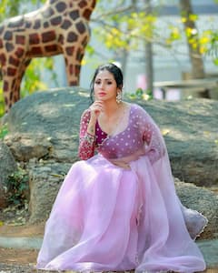 పింక్ దుస్తుల్లో గులాబిని తలపిస్తున్న సదా