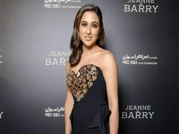 At the Cannes Film Festival in 2023, Sara Ali Khan debuted on the red carpet in a unique way.