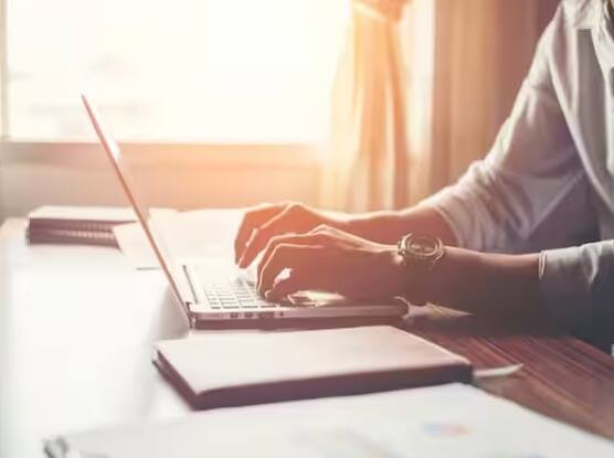 ਅਜਿਹਾ ਕਰਨ ਲਈ, ਸਭ ਤੋਂ ਪਹਿਲਾਂ IRCTC ਦੀ ਅਧਿਕਾਰਤ ਵੈੱਬਸਾਈਟ 'ਤੇ ਜਾਓ। ਇਸ ਤੋਂ ਬਾਅਦ ਤੁਸੀਂ ਟਿਕਟ ਹਿਸਟਰੀ ਬੁਕਿੰਗ 'ਤੇ ਜਾਓ।