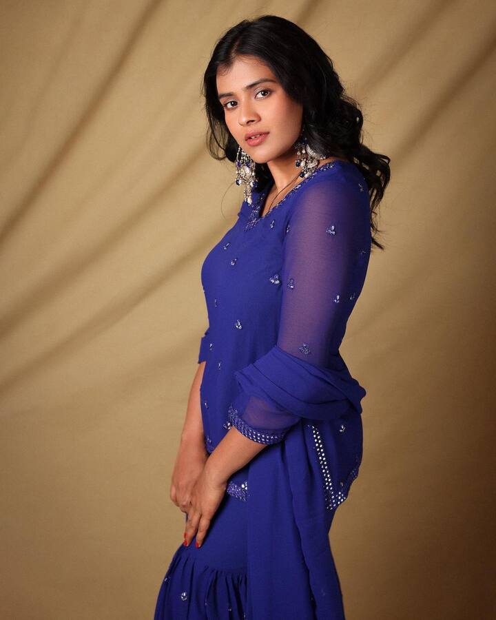 కుమారి 21 ఎఫ్ సినిమాతో అందం, నటనలో ఫుల్ మార్క్స్ కొట్టేసింది హెబ్బా పటేల్. ఆ తర్వాత 'ఈడోరకం ఆడోరకం', 'ఎక్కడికి పోతావు చిన్నవాడా' లో నటించింది.