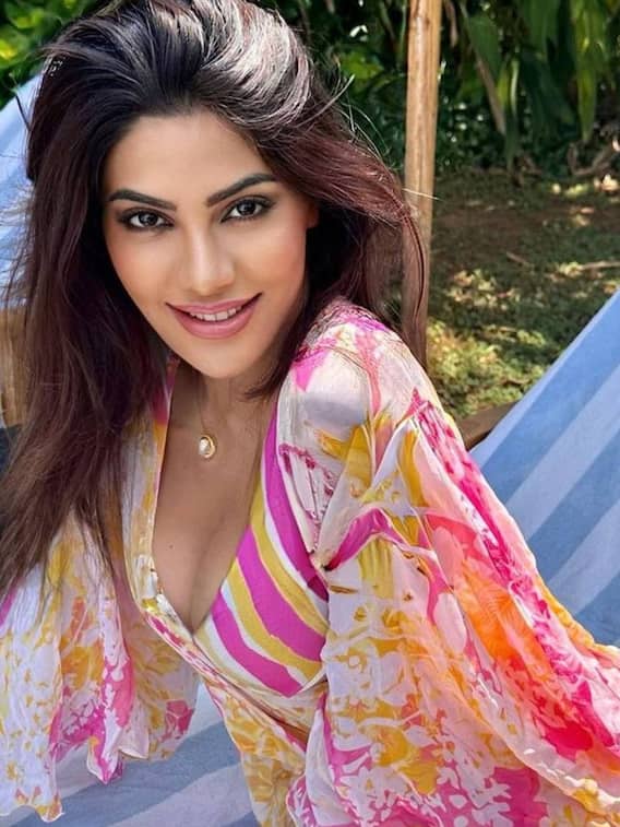 निक्की तंबोली का हर लुक है कमाल