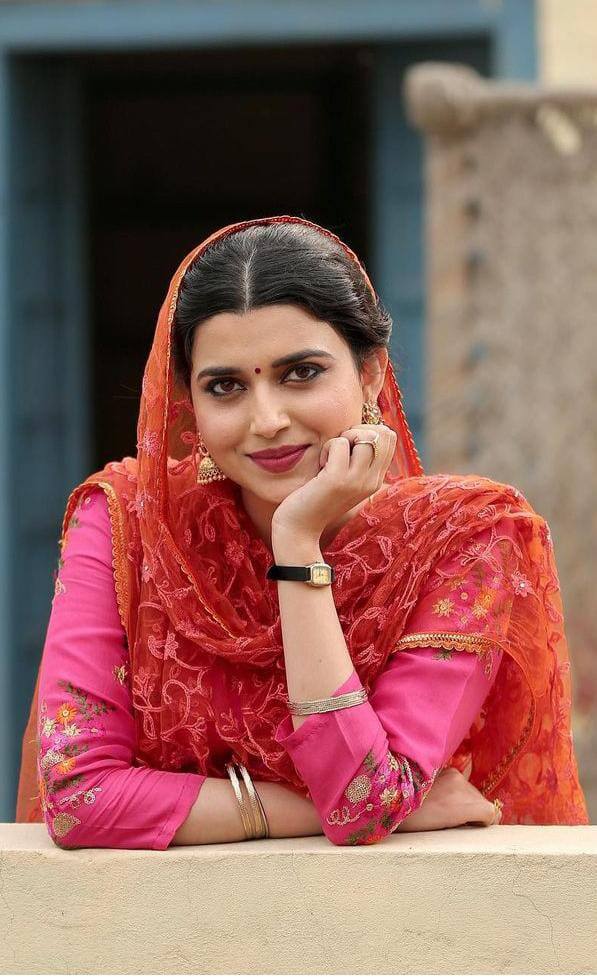 ਦੱਸ ਦਈਏ ਕਿ ਦਿਲਜੀਤ ਦੋਸਾਂਝ ਅਤੇ ਨਿਮਰਤ ਖਹਿਰਾ ਦੀ ਫਿਲਮ ਜੋੜੀ ਲਗਾਤਾਰ ਸੁਰਖੀਆਂ ਵਿੱਚ ਬਣੀ ਹੋਈ ਹੈ। ਇਸ ਫਿਲਮ ਨੂੰ ਦੇਸ਼ ਹੀ ਨਹੀਂ ਸਗੋਂ ਵਿਦੇਸ਼ ਬੈਠੇ ਪੰਜਾਬੀਆਂ ਦਾ ਵੀ ਭਰਮਾ ਹੁੰਗਾਰਾ ਮਿਲ ਰਿਹਾ ਹੈ।