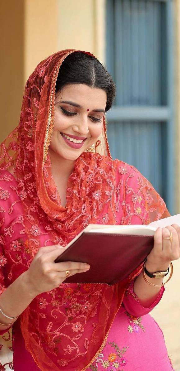 ਦੱਸ ਦੇਈਏ ਕਿ ਫਿਲਮ ਵਿੱਚ ਉਨ੍ਹਾਂ ਦੀ ਗਾਇਕੀ ਅਤੇ ਅਦਾਕਾਰੀ ਦਰਸ਼ਕਾਂ ਦਾ ਲਗਾਤਾਰ ਮਨੋਰੰਜਨ ਕਰ ਰਹੀ ਹੈ।