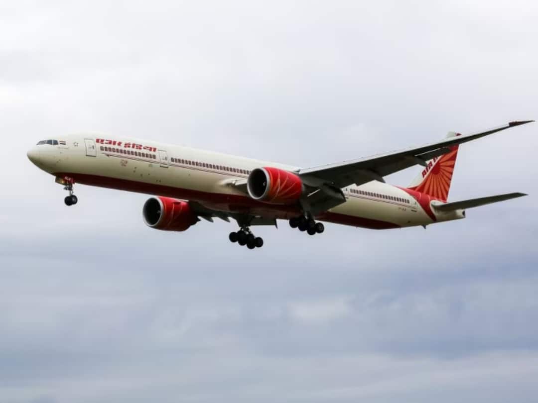 Air India Delhi-Sydney Flight: ఉన్నట్టుండి ఊగిపోయిన విమానం, ప్రయాణికులకు ముచ్చెమటలు - పలువురికి గాయాలు Several Passengers Injured Air India Delhi-Sydney Flight Hit by Severe Turbulence Air India Delhi-Sydney Flight: ఉన్నట్టుండి ఊగిపోయిన విమానం, ప్రయాణికులకు ముచ్చెమటలు - పలువురికి గాయాలు
