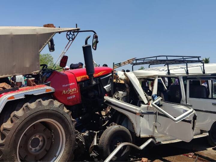 जखमींना तातडीने मिरजेच्या शासकीय रुग्णालयात उपचारासाठी दाखल करण्यात आले आहे.