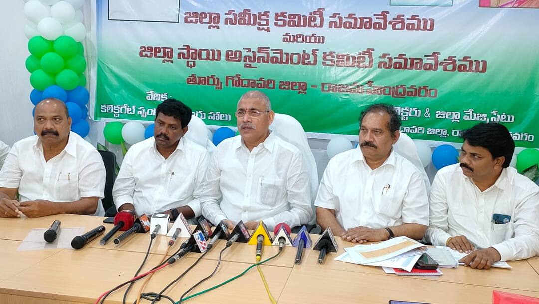 AP minister VENUgopal Hot comments against Chandrababu and Pawan Kalyan DNN AP Politics: ఒక మోసకారి, మరో వేషధారి కలిసి వస్తున్నారు - చంద్రబాబు, పవన్ పై మంత్రి వేణు హాట్‌ కామెంట్స్‌