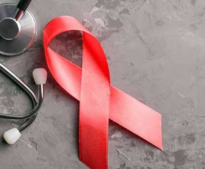 ਉਮੀਦ ਕੀਤੀ ਜਾ ਰਹੀ ਹੈ ਕਿ ਜਲਦੀ ਹੀ ਤਿਆਰ ਹੋ ਜਾਵੇਗੀ ਵੈਕਸੀਨ : ਹਾਲਾਂਕਿ, ਇਨ੍ਹਾਂ ਚੁਣੌਤੀਆਂ ਦੇ ਬਾਵਜੂਦ, ਵਿਗਿਆਨੀ ਇਸ 'ਤੇ ਕੰਮ ਕਰ ਰਹੇ ਹਨ ਤੇ ਵੱਖ-ਵੱਖ ਤਰੀਕਿਆਂ ਦੀ ਖੋਜ ਕਰ ਰਹੇ ਹਨ। ਇਹ ਉਮੀਦ ਕੀਤੀ ਜਾਂਦੀ ਹੈ ਕਿ ਇੱਕ ਦਿਨ HIV/AIDS ਨੂੰ ਰੋਕਣ ਲਈ ਇੱਕ ਸੁਰੱਖਿਅਤ ਅਤੇ ਪ੍ਰਭਾਵੀ ਟੀਕਾ ਜਿੰਨੀ ਜਲਦੀ ਸੰਭਵ ਹੋ ਸਕੇ ਵਿਕਸਤ ਕੀਤਾ ਜਾਵੇਗਾ।