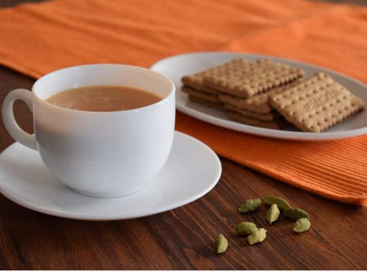 अगर चाय के साथ खाया बिस्किट...तो शरीर बन जाएगा 'रोगों' का घर, जानिए इसके साथ क्या खाना चाहिए?