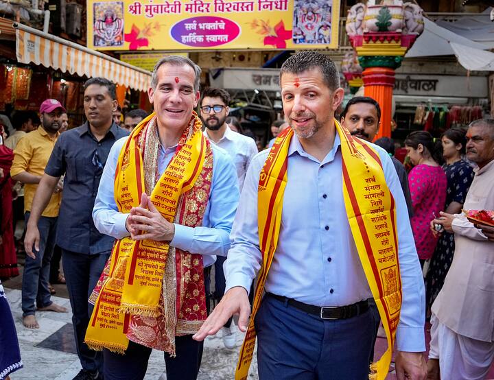 अमेरिकन शिष्टमंडळामध्ये मुंबईतील वाणिज्यदूत माईक हॅंकी, क्रिस ब्राऊन, प्रियंका विसारीया-नायक यांच्यासह अन्य मान्यवर उपस्थित होते.