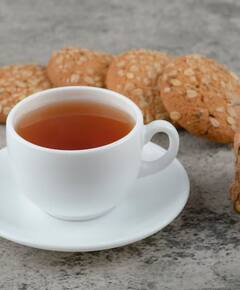 ਜੇ ਤੁਸੀਂ ਚਾਹ ਨਾਲ ਬਿਸਕੁਟ ਖਾਉਂਦੇ ਹੋ ਤਾਂ ਇਸ ਆਦਤ ਨੂੰ ਅੱਜ ਹੀ ਸੁਧਾਰੋ...ਨਹੀਂ ਤਾਂ ਸਰੀਰ ਬਣ ਜਾਵੇਗਾ ਬਿਮਾਰੀਆਂ ਦਾ ਘਰ, ਜਾਣੋ ਚਾਹ ਨਾਲ ਕੀ-ਕੀ ਖਾਣਾ ਚਾਹੀਦਾ ਹੈ?