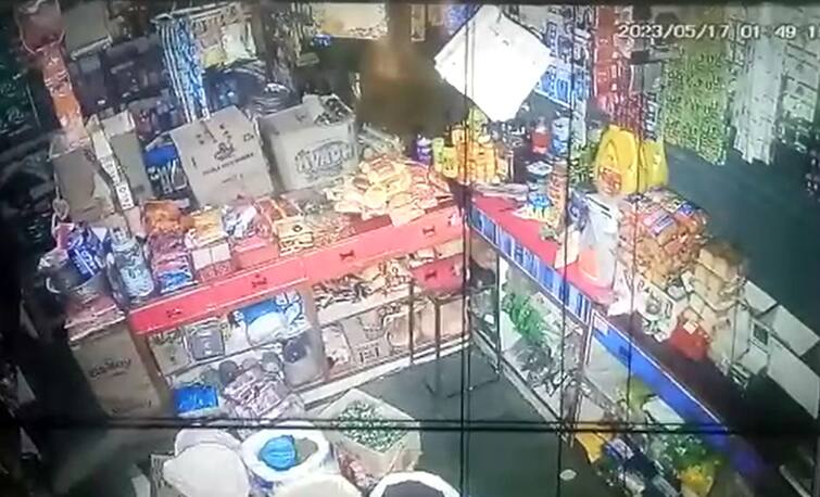 Navsari: more than fifteen thousand rupees has theft in super store in vansda unai Navsari: ઉનાઇમાં સુપર સ્ટૉરમાં તસ્કરો ત્રાટક્યા, 15 હજાર રોકડ લઇને ફરાર, છત તોડીને ઘૂસ્યા હતા અંદર