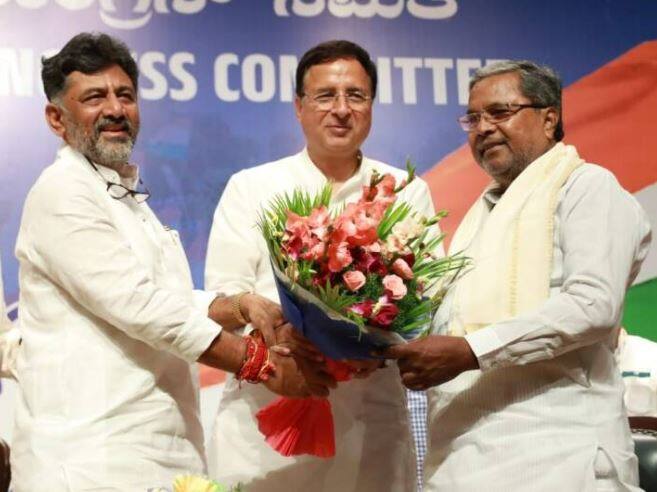 karnataka government formation congress clp meeting on  cm designate siddaramaiah and dk shivakumar Karnataka New CM: સિદ્ધારમૈયા કૉંગ્રેસ ધારાસભ્ય દળના નેતા તરીકે ચૂંટાયા, ડીકે શિવકુમારે નામનો પ્રસ્તાવ રાખ્યો 