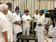Karnataka New CM: સિદ્ધારમૈયાએ રાજ્યપાલ સાથે કરી મુલાકાત, સરકાર બનાવવાનો દાવો રજૂ કર્યો