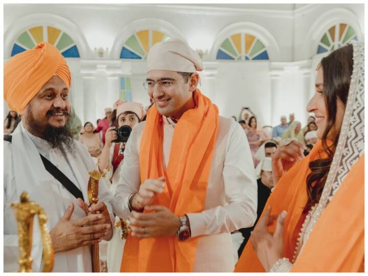 Parineeti-Raghav: बॉलीवुड एक्ट्रेस परिणीति चोपड़ा और आम आदमी पार्टी के राज्यसभा सांसद राघव चड्ढा संग सगाई की है. उनकी सगाई के फोटो और वीडियो सोशल मीडिया पर लोगों द्वारा खूब पसंद किए जा रहे है.