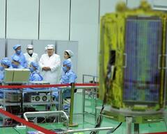 उत्तर कोरिया की पहली स्पाई सैटेलाइट की तस्वीरें सामने आईं, किम जोंग ने बेटी के साथ किया निरीक्षण