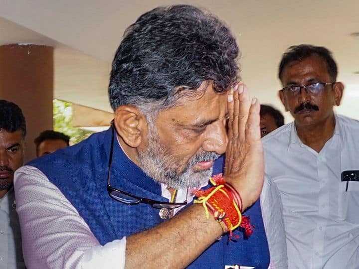 23 की उम्र में दी थी देवगौड़ा को चुनौती, पढ़ें कर्नाटक के हीरो डीके शिवकुमार की पूरी कहानी DK Shivakumar Story important for Congress challenged Deve Gowda age of 23 23 की उम्र में दी थी देवगौड़ा को चुनौती, पढ़ें कर्नाटक के हीरो डीके शिवकुमार की पूरी कहानी