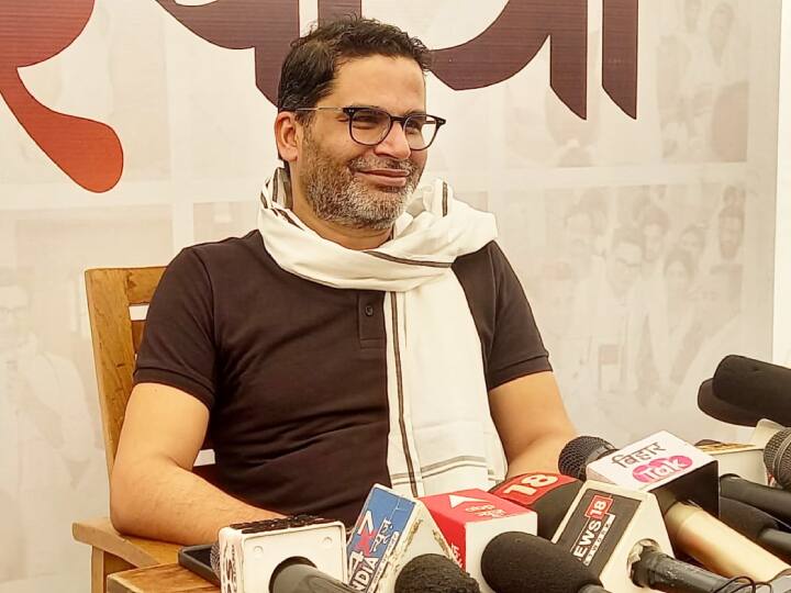 Prashant Kishor Attack on Lalu Prasad Yadav Son Tejashwi Yadav Asked Questions on his Ability ann प्रशांत किशोर बोले- लालू के लड़के हैं इसलिए डिप्टी CM हैं तेजस्वी, पूछा- देश में कौन सी नौकरी अपनी काबिलियत पर ले सकते हैं?