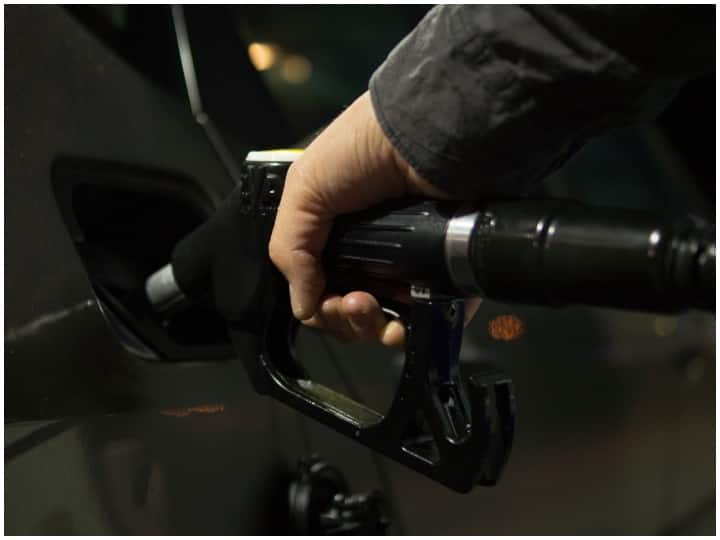 Petrol and Diesel Price Today in India 29th May 2023 Petrol and Diesel Rate Today in mumbai Delhi Bangalore Chennai Hyderabad and More Cities Petrol Diesel price In Metro Cities आजही देशात पेट्रोल-डिझेलचे दर स्थिर; तुमच्या शहरांतील किमती काय?