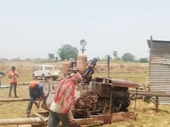 बिहार के बांका में धरती ने उगला सोना? खुदाई में निकले चमकीले पत्थर, सैंपल लेकर जांच में जुटी टीम