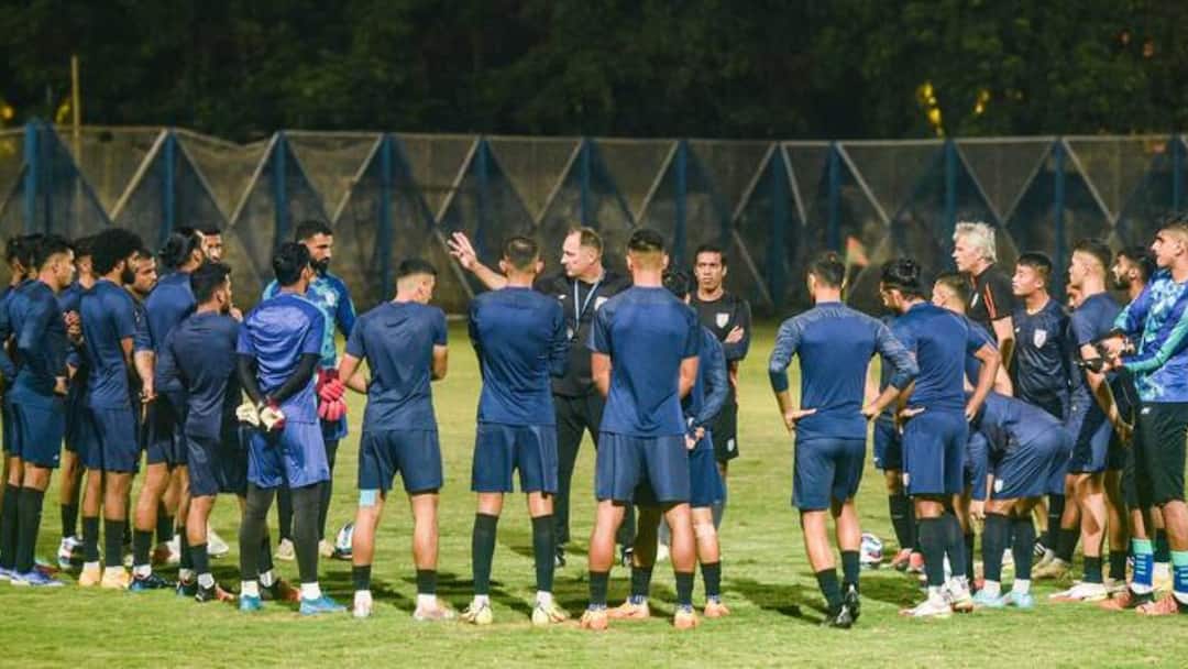 SAFF Cup: ৫ বছর পর ফের ফুটবলের মাঠে ভারত-পাকিস্তান দ্বৈরথ, কবে আয়োজিত হবে ম্যাচ? SAFF Cup: India and Pakistan drawn in the same group and will go head to head after five years SAFF Cup: ৫ বছর পর ফের ফুটবলের মাঠে ভারত-পাকিস্তান দ্বৈরথ, কবে আয়োজিত হবে ম্যাচ?