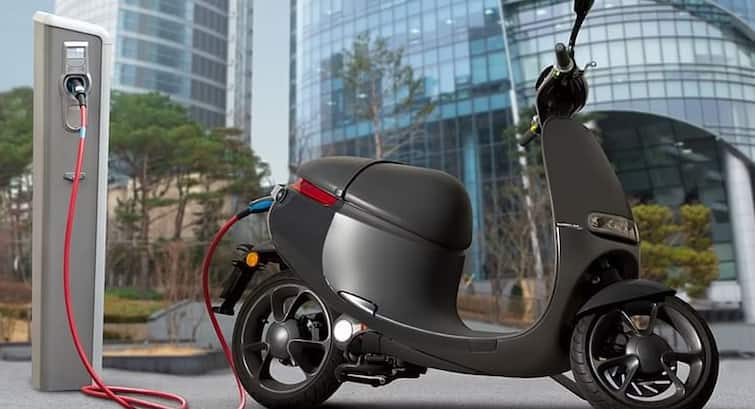 Auto News:  Electric two wheelers price may be hike know why Subsidy EV Two-Wheelers: ઈલેક્ટ્રિક ટૂ-વ્હીલર્સ થઈ શકે છે મોંઘા, સરકાર હવે સબ્સિડી આપવાના મૂડમાં નથી !