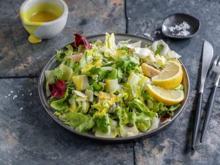 Do Not Eat Lemon And Salt In Salad Its Many Disadvantages सलाद में डालते हैं नींबू और नमक तो हो जाएं सावधान, ये आदत ले डूबेगी आपकी सेहत, जानें ऐसा क्यों?