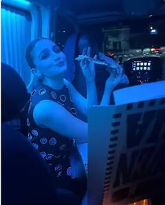 Alia Bhatt Pics: ਫੈਸ਼ਨ ਸ਼ੋਅ 'ਚ ਆਲੀਆ ਭੱਟ ਦੇ ਪਾਰਦਰਸ਼ੀ ਹੈਂਡਬੈਗ ਨੇ ਮਚਾਈ ਹੱਲਚੱਲ, ਯੂਜ਼ਰਸ ਬੋਲੇ- ਕੀ ਇਹ ਹੈ ਪਾਣੀ ਦੀ ਬੋਤਲ ?