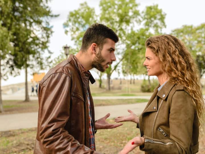 How to know if someone telling a lie these are the methods suggested by psychologists एक्सपर्ट्स ने बताए वो तरीके, जिनसे सेकेंडों में पता लगा सकते हैं कोई झूठ बोल रहा है या नहीं
