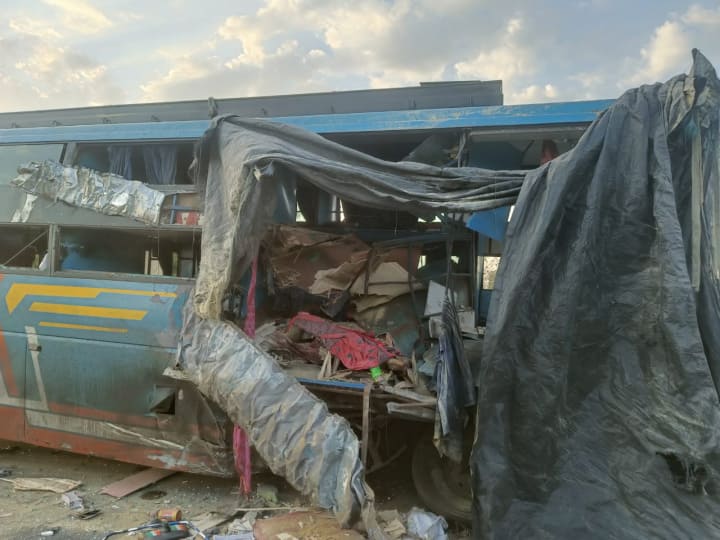 MP Road Accident: Passenger Bus Met accident in Shajapur, 3 Dead, 15 injured ANN MP Road Accident: उत्तर प्रदेश से गुजरात जा रही बस मध्य प्रदेश में दुर्घटनाग्रस्त, 3 लोगों की मौत, 15 की हालत गंभीर