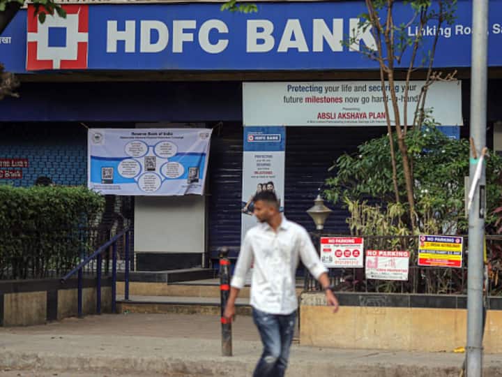 RBI Approves SBI Funds Management To Acquire Up To 9.99 Per Cent Stake In HDFC Bank RBI Approves SBI Funds Management To Acquire Up To 9.99 Per Cent Stake In HDFC Bank