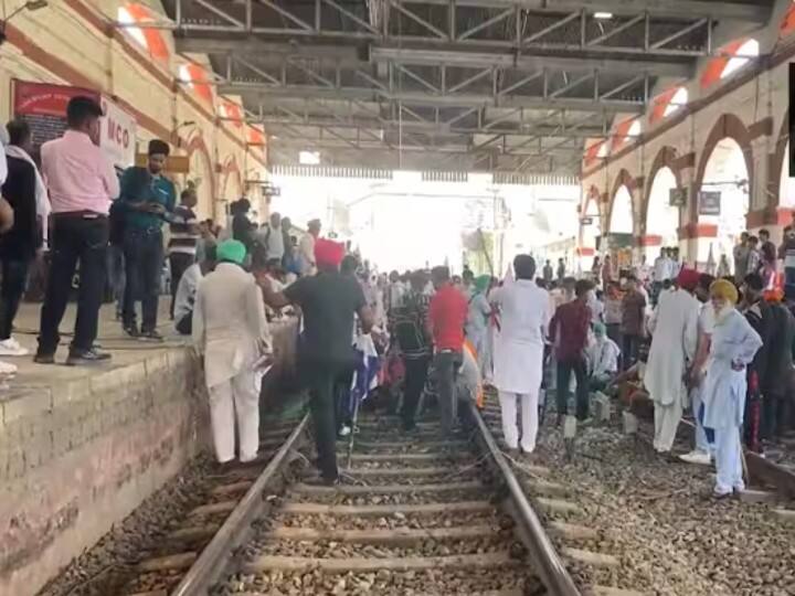 Policeman slaps woman opposing land acquisition, farmers block railway track in Jalandhar Punjab: महिला को पुलिसकर्मी ने मारा थप्पड़, विरोध में किसानों ने जालंधर में जाम किया रेलवे ट्रैक