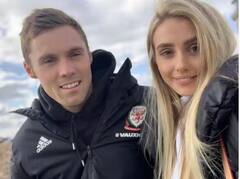 Phil Salt Girlfriend: ਦਿੱਲੀ ਕੈਪੀਟਲਜ਼ ਦੇ ਖਿਡਾਰੀ ਫਿਲ ਸਾਲਟ ਦੀ ਪ੍ਰੇਮਿਕਾ ਹੈ ਬੇਹੱਦ ਖੂਬਸੂਰਤ, ਹਾਲੀਵੁੱਡ ਅਭਿਨੇਤਰੀਆਂ ਨੂੰ ਵੀ ਦਿੰਦੀ ਹੈ ਮਾਤ