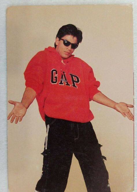 ਕੀ ਤੁਹਾਨੂੰ ਪਤਾ ਹੈ ਕਿ ਸ਼ਾਹਰੁਖ ਖਾਨ ਨੂੰ 1993 'ਚ ਇੱਕ ਵਾਰ ਜੇਲ੍ਹ ਜਾਣਾ ਪਿਆ ਸੀ। ਜੀ ਹਾਂ, ਇਹ ਗੱਲ ਬਿਲਕੁਲ ਸੱਚ ਹੈ। ਸ਼ਾਹਰੁਖ ਖਾਨ ਨੂੰ ਜੇਲ੍ਹ ਜਾਣਾ ਪਿਆ ਸੀ। ਦਰਅਸਲ, ਉਨ੍ਹਾਂ ਨੇ ਇੱਕ ਪੱਤਰਕਾਰ ਦੀ ਕੁੱਟਮਾਰ ਕੀਤੀ ਸੀ। ਤਾਂ ਆਓ ਤੁਹਾਨੂੰ ਦੱਸਦੇ ਹਾਂ ਕਿ ਕੀ ਸੀ ਇਹ ਮਾਮਲਾ:
