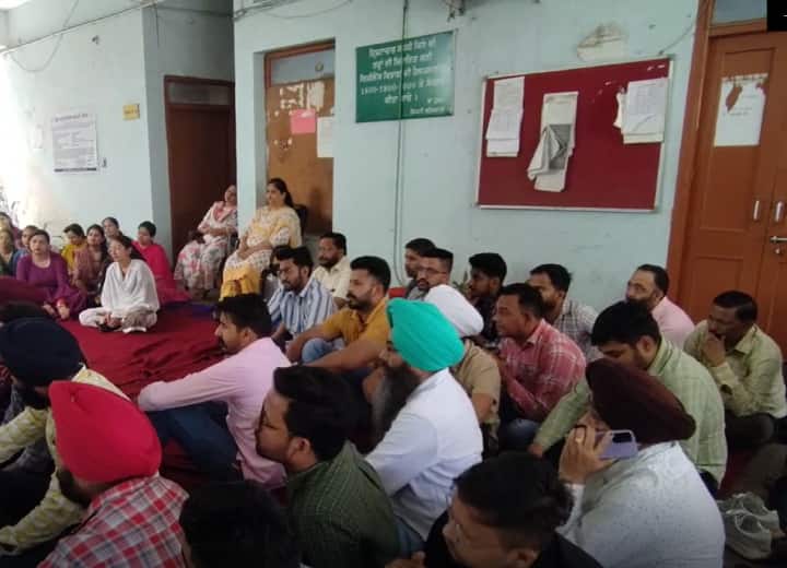 DC office employees of Punjab announced strike for their demands ann Punjab: पंजाब के डीसी ऑफिस के कर्मचारियों की हड़ताल, लोग के सामने खड़ी हुई परेशानी