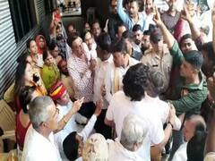 अजमेर में CM गहलोत और पायलट गुट के समर्थक आपस में भिड़े, जमकर चले लात- घूंसे, देखें वीडियो